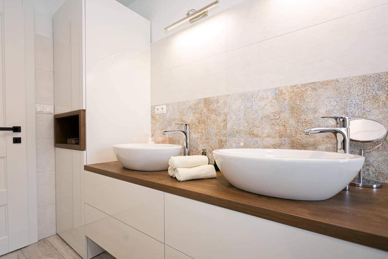 Bl - The Penthouse, 24Hr Self Check-In, 2 Bedrooms, Fireplace, Ac, Panoramic View From Main Balcony, 3-Minute Walk To City Center Banská Bystrica Eksteriør bilde