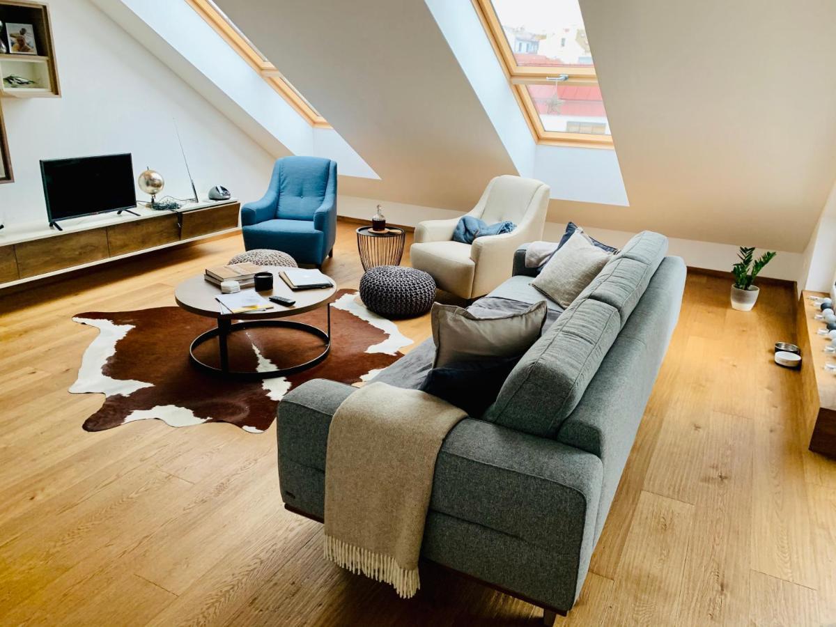 Bl - The Penthouse, 24Hr Self Check-In, 2 Bedrooms, Fireplace, Ac, Panoramic View From Main Balcony, 3-Minute Walk To City Center Banská Bystrica Eksteriør bilde