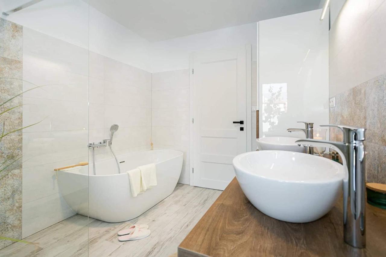Bl - The Penthouse, 24Hr Self Check-In, 2 Bedrooms, Fireplace, Ac, Panoramic View From Main Balcony, 3-Minute Walk To City Center Banská Bystrica Eksteriør bilde